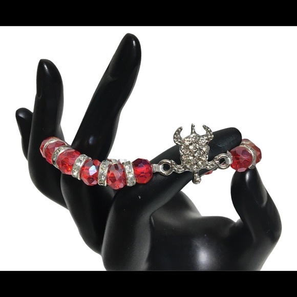 Beaded bracelet with sea turtle pendant and faux diamonds - Picture 6 of 7